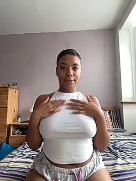 Snapshot of Melia_Rayne chatting on October 18, 2025, 11:55 am Melia Rayne online show from October 18, 2025, 11:55 am