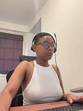 Melia Rayne online show from May 6, 2026, 9:36 am