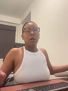 Melia Rayne online show from May 7, 2026, 9:36 am
