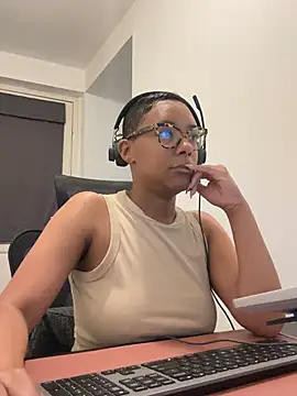 Melia Rayne online show from May 11, 2026, 9:48 am