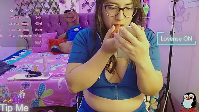 Anny  cute online show from November 21, 2025, 12:37 pm