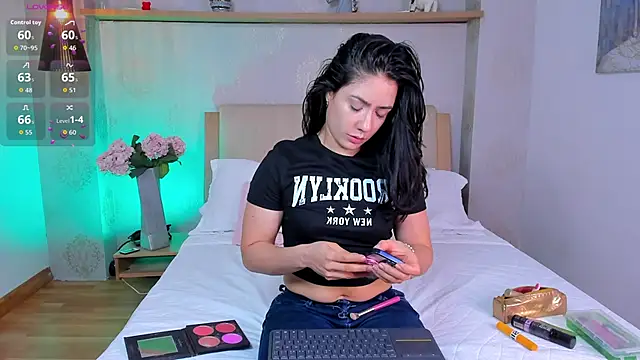 Snapshot of isabella_winkler chatting on October 12, 2025, 2:27 pm isabella winkler online show from October 12, 2025, 2:27 pm