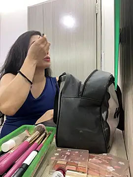 isabella winkler online show from February 16, 2026, 1:07 pm