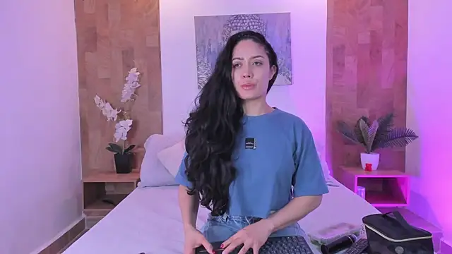isabella winkler online show from June 20, 2026, 11:02 am