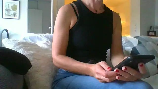 Valentinette online show from November 6, 2025, 2:18 pm