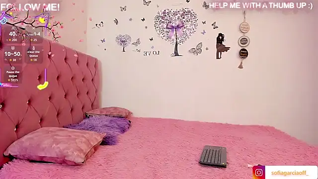 Moonroxe  online show from November 20, 2025, 10:31 pm