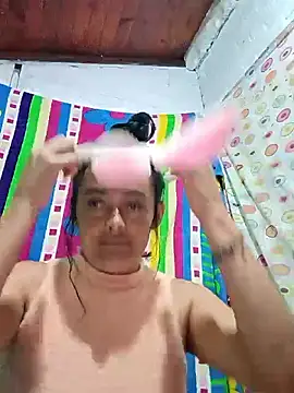 Snapshot of sarayulith chatting on February 22, 2026, 4:27 pm sarayulith online show from February 22, 2026, 4:27 pm