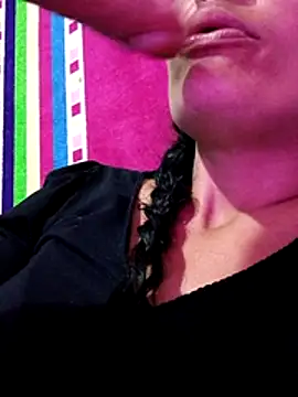 Snapshot of sarayulith chatting on March 6, 2026, 2:52 am sarayulith online show from March 6, 2026, 2:52 am