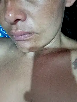 Snapshot of sarayulith chatting on March 19, 2026, 10:52 am sarayulith online show from March 19, 2026, 10:52 am