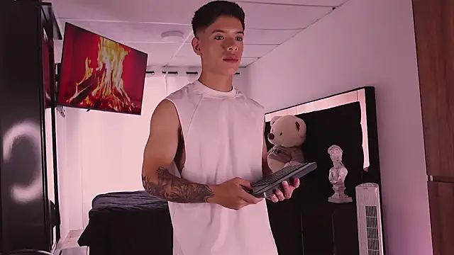 Snapshot of ErosKhaos chatting on October 3, 2025, 3:53 pm ErosKhaos online show from October 3, 2025, 3:53 pm