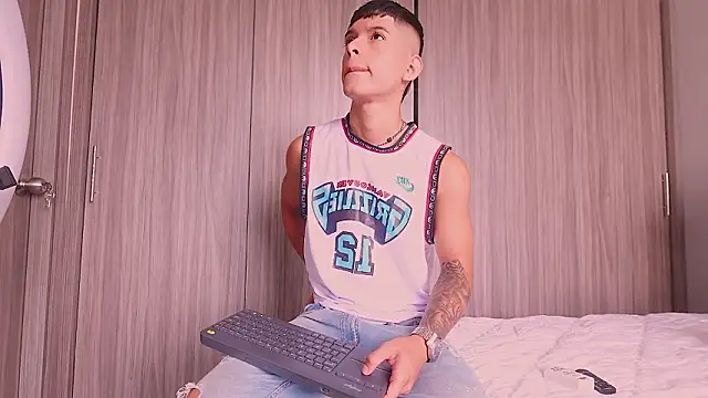 ErosKhaos online show from February 14, 2026, 1:52 pm