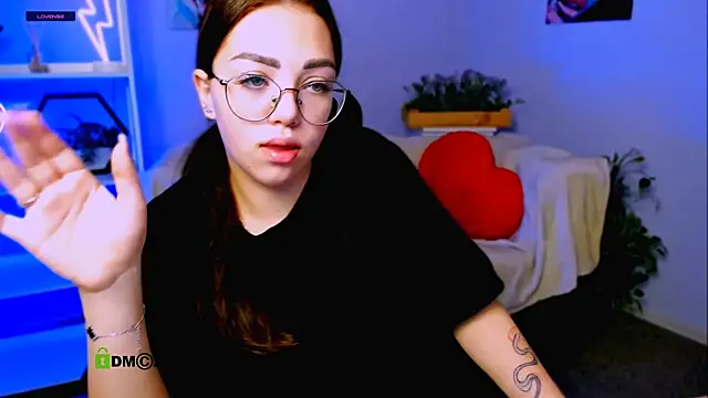 Snapshot of kiki_swan chatting on March 17, 2025, 7:24 am kiki swan online show from March 17, 2025, 7:24 am