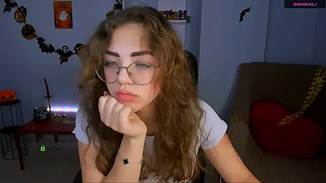 Snapshot of kiki_swan chatting on October 28, 2025, 6:50 am kiki swan online show from October 28, 2025, 6:50 am