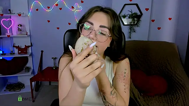 kiki swan online show from May 4, 2026, 5:47 am