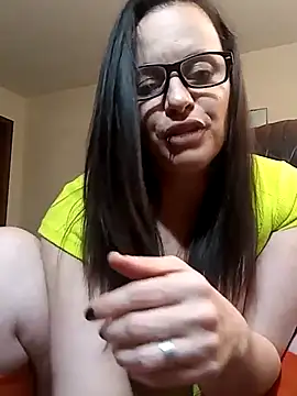 cattlegurl online show from March 19, 2025, 8:01 am