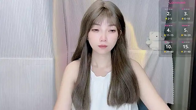 Snapshot of Evelyn-168 chatting on October 9, 2025, 1:20 pm Evelyn-168 online show from October 9, 2025, 1:20 pm