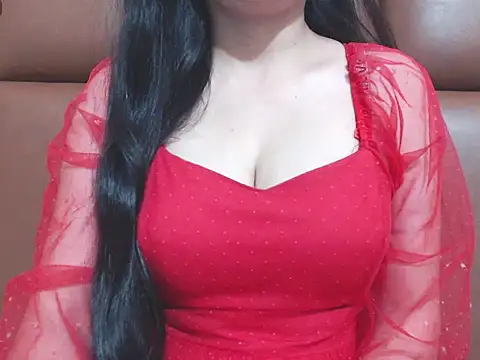 Snapshot of RealNaina chatting on October 15, 2025, 5:46 pm RealNaina online show from October 15, 2025, 5:46 pm