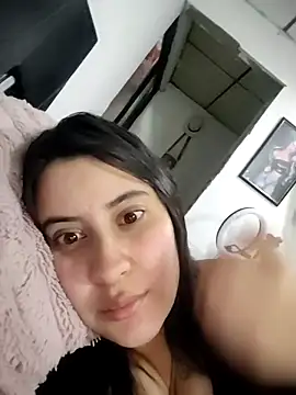 Snapshot of mialorents chatting on February 6, 2026, 8:34 pm mialorents online show from February 6, 2026, 8:34 pm