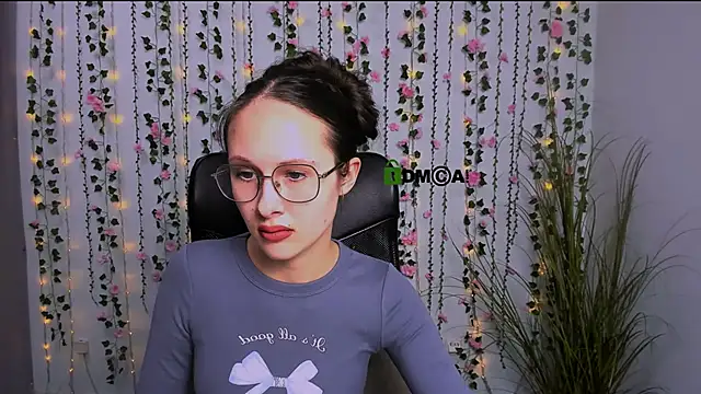 mona cloud online show from March 21, 2025, 3:57 pm