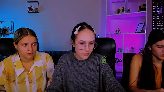 Snapshot of mona_cloud chatting on November 18, 2025, 8:46 pm mona cloud online show from November 18, 2025, 8:46 pm