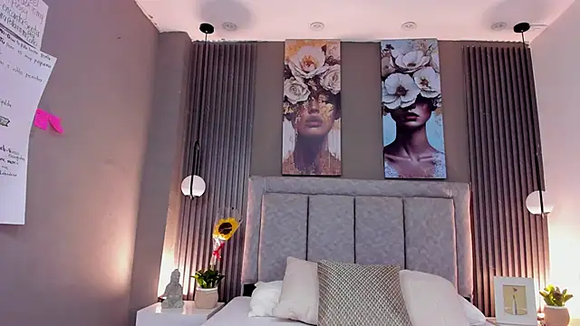 GiannaColling1 online show from September 12, 2025, 8:31 pm