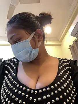 divya arora22 online show from March 5, 2025, 8:00 am