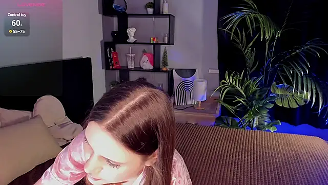 LisaBaillea online show from March 7, 2025, 9:06 pm