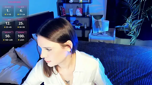 LisaBaillea online show from March 16, 2025, 9:05 pm