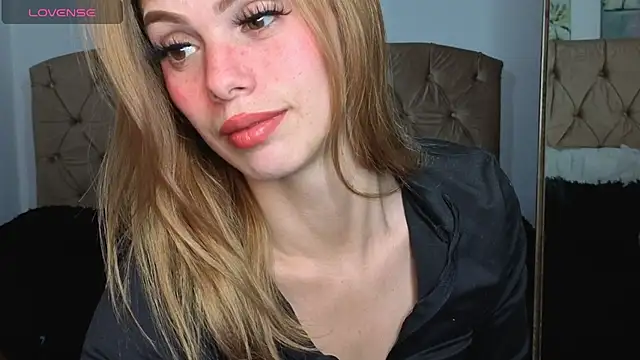 Snapshot of emma_wockll_t chatting on August 6, 2026, 2:08 pm emma wockll t online show from August 6, 2026, 2:08 pm