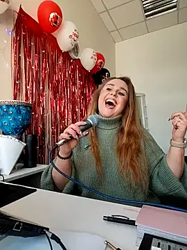 Snapshot of Juicy_PeachLux chatting on March 6, 2026, 7:49 am Juicy PeachLux online show from March 6, 2026, 7:49 am