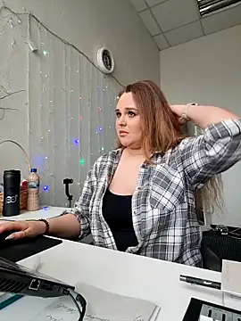 Juicy PeachLux online show from April 24, 2026, 7:44 am