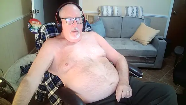 superbearboss online show from March 18, 2026, 4:21 pm