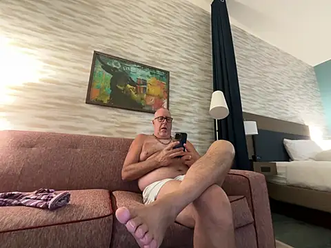 superbearboss online show from June 27, 2026, 3:11 am
