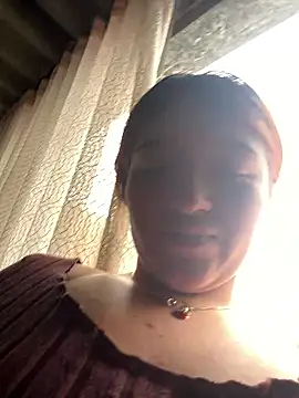 Karina Leon online show from April 19, 2026, 7:05 pm