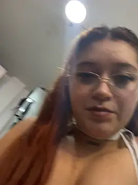 Karina Leon online show from June 3, 2026, 10:04 pm