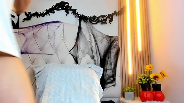 Alexa Bravva online show from October 28, 2025, 4:27 am