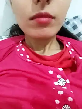 Snapshot of saraaxx1 chatting on November 13, 2025, 9:19 am saraaxx1 online show from November 13, 2025, 9:19 am