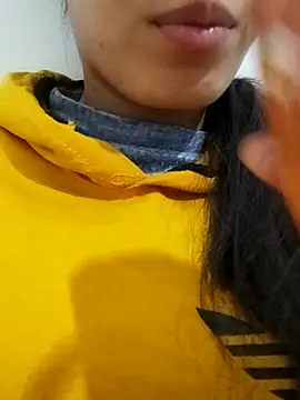 saraaxx1 online show from November 20, 2025, 9:20 am