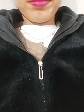 Snapshot of saraaxx1 chatting on February 15, 2026, 3:53 pm saraaxx1 online show from February 15, 2026, 3:53 pm