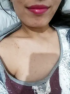 Snapshot of saraaxx1 chatting on March 15, 2026, 2:12 pm saraaxx1 online show from March 15, 2026, 2:12 pm