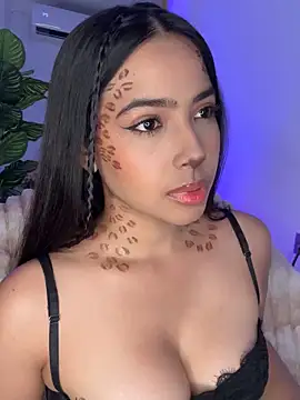  Emily Thompson  online show from October 30, 2025, 2:02 am