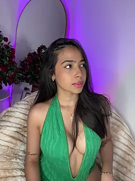  Emily Thompson  online show from November 12, 2025, 4:35 am