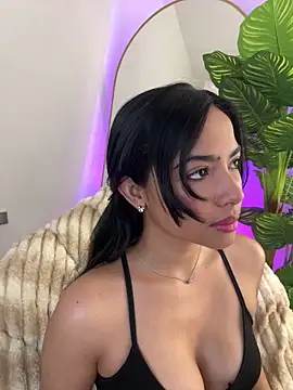  Emily Thompson  online show from March 6, 2026, 1:13 am