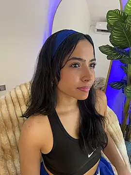  Emily Thompson  online show from March 17, 2026, 2:05 am