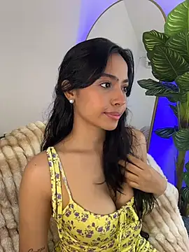  Emily Thompson  online show from March 18, 2026, 2:26 am