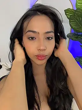  Emily Thompson  online show from August 4, 2026, 11:40 pm