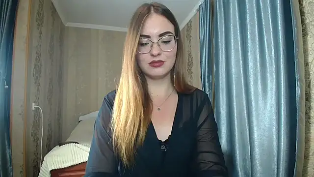 Snapshot of Leila_Kissyu chatting on September 27, 2025, 6:02 pm Leila Kissyu online show from September 27, 2025, 6:02 pm