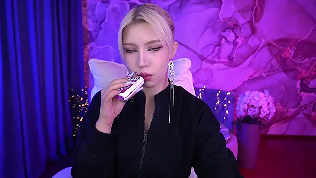 Snapshot of SelenaIris chatting on October 3, 2025, 6:21 am SelenaIris online show from October 3, 2025, 6:21 am