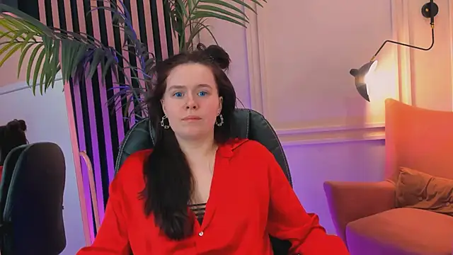 Snapshot of _LunaMirana_ chatting on March 7, 2025, 8:55 pm LunaMirana online show from March 7, 2025, 8:55 pm