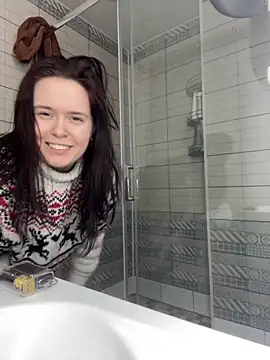 Snapshot of _LunaMirana_ chatting on March 18, 2025, 10:48 pm LunaMirana online show from March 18, 2025, 10:48 pm